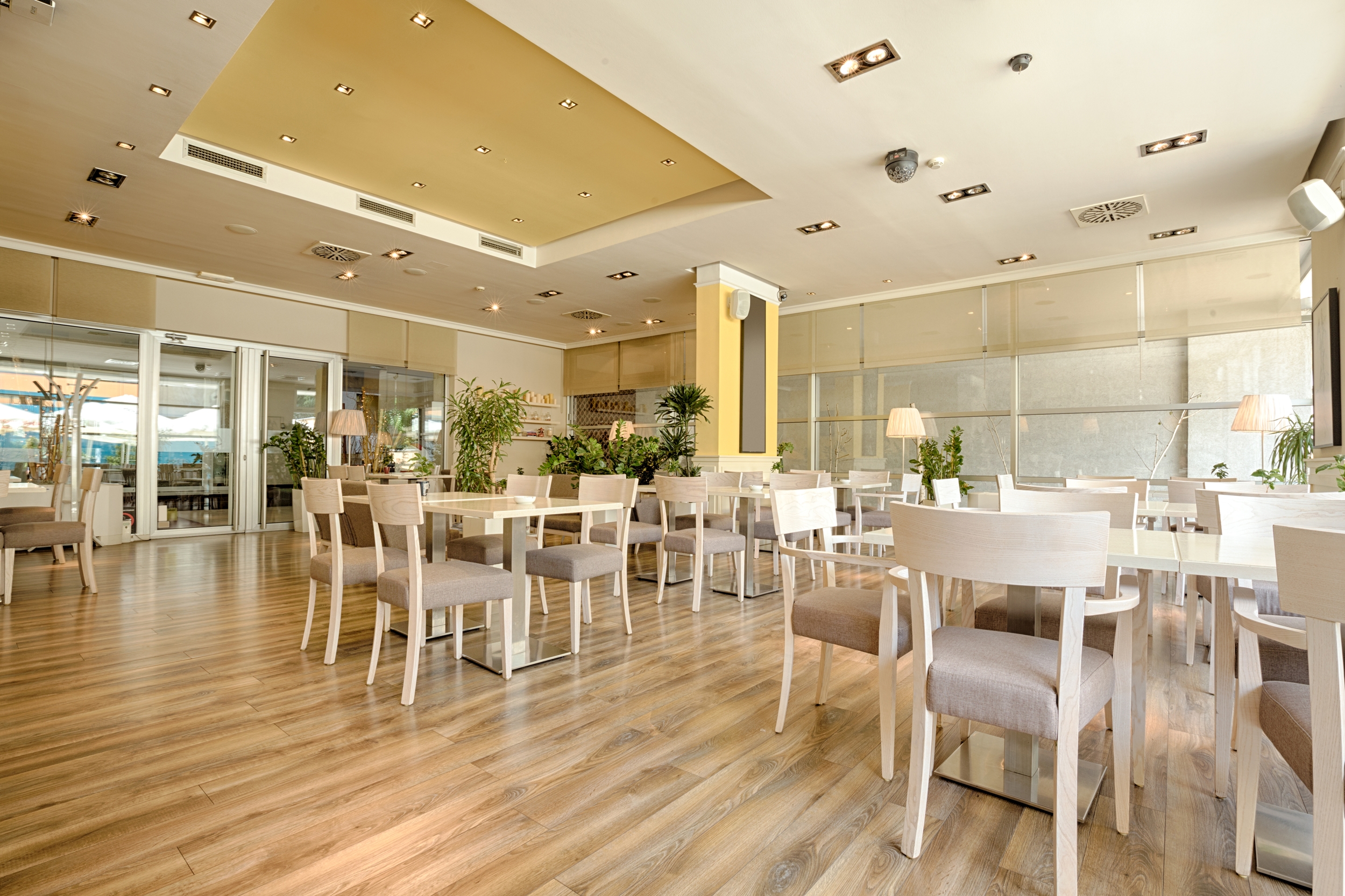 A dining area with light brown LVT click or SPC click vinyl flooring